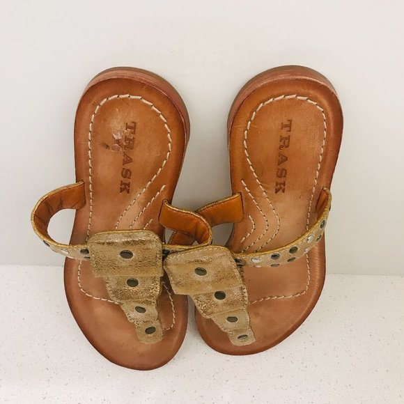 TRASK Tan Leather Sandals Thong Crackle Bronze Studded Cascade Padded Sz 7 - Picture 16 of 16
